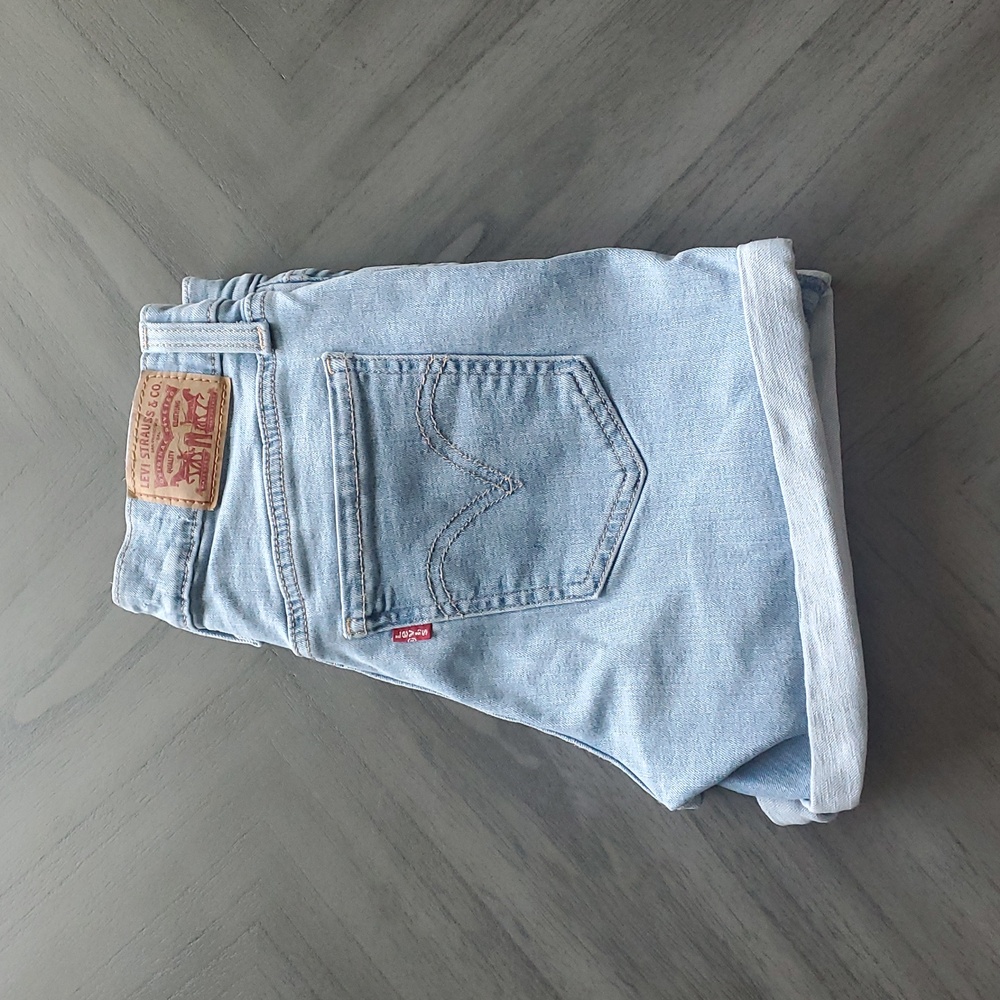 Levi's Mid-Rise Shorts - Picture 10 of 11